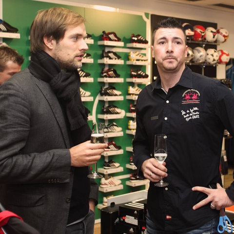 Thomas Tuchel und Dimo Wache im Jahr 2008 bei der Eröffnung eines Fan-Shops. 