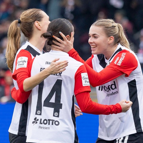 Lara Prasnikar, Geraldine Reuteler und Laura Freigang hatten gegen Köln viel Grund zu Freude.