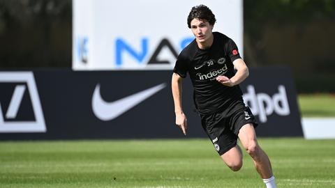 Paxten Aaronson im Eintracht-Training