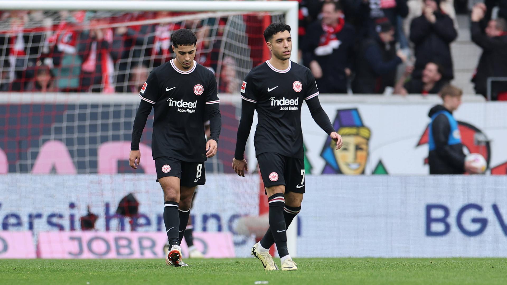 Eintracht-Offensive Lahmt: Chaibi Und Marmoush Schwächeln | Hessenschau ...