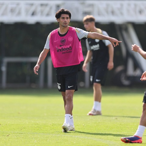 Mo Dahoud gab sich kommunikativ im Training. 