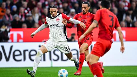 Nnamdi Collins im Spiel der Eintracht in München