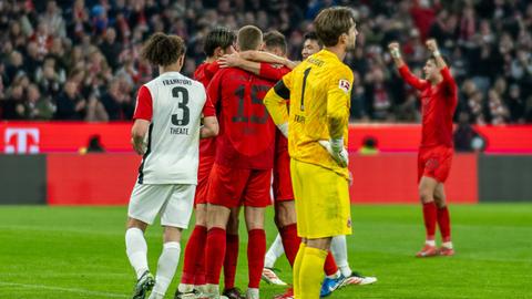 Enttäuschung bei Kevin Trapp nach dem zweiten Gegentor in München