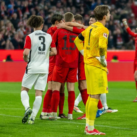 Enttäuschung bei Kevin Trapp nach dem zweiten Gegentor in München