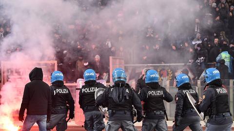 Zwischen der Römer Polizei und Eintracht-Anhängern kam es im Dezember 2018 zu Auseinandersetzungen.