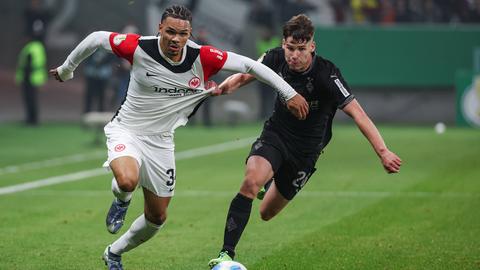 Nnamdi Collins und Lukas Ullrich im Zweikampf beim DFB-Pokalspiel im vergangenen Oktober