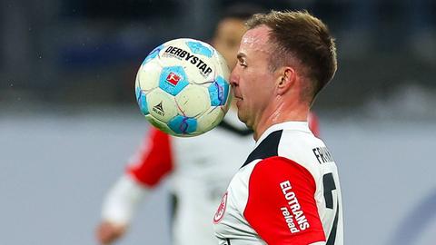 Nasaler Ballstreichler: Frankfurts Mario Götze kann's nicht nur mit dem Fuß.