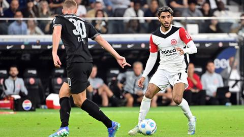 Frankfurter Schlüsselspieler: Omar Marmoush (rechts) im Bundesliga-Spiel gegen Gladbach.