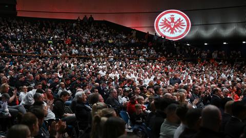 Die Mitgliederversammlung der Eintracht findet wieder in der Jahrhunderthalle statt.