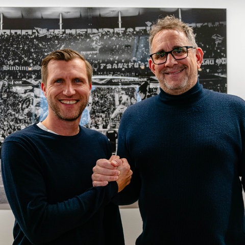 Eintracht-Sportvorstand Markus Krösche mit Talente-Chef Alexander Richter (rechts).