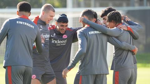 Gute Laune beim Frankfurter Abschlusstraining vor dem Spiel gegen Riga.