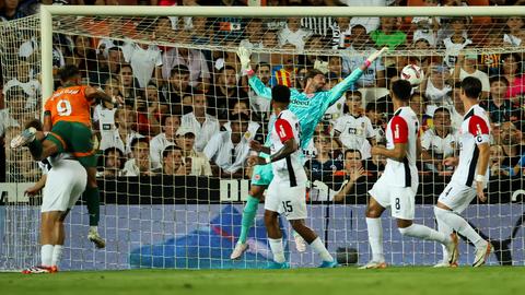 Der FC Valencia punktet mit 2:1 gegen die Eintracht.