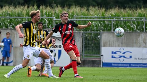 Hauge im Testspiel von Eintracht Frankfurt gegen Arnheim