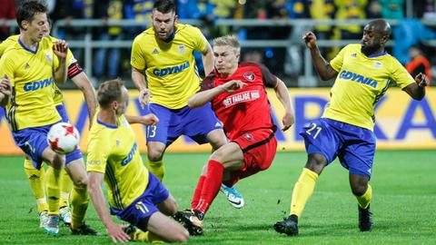 Der heutige Frankfurter Rasmus Kristensen (rotes Trikot) 2017 in Diensten des FC Midtjylland.