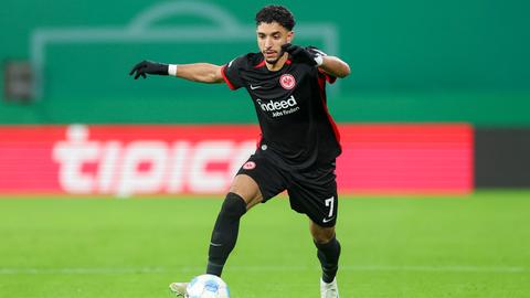 Omar Marmoush wird auch gegen Augsburg wieder auf dem Platz stehen.