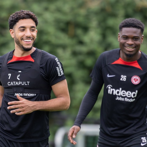 Omar Marmoush und Eric Junior Dina Ebimbe beim Training