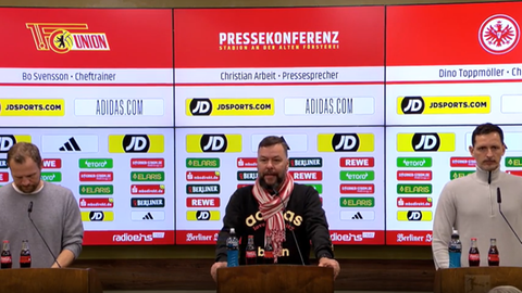 Von links: Bo Svensson, der Union-Pressesprecher und Dino Toppmöller auf der Pressekonferenz nach dem Spiel.