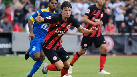 Eintracht-Angreifer Paxten Aaronson traf viermal gegen Braunfels.