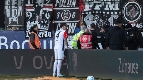 Robin Koch diskutiert mit den eigenen Fans.