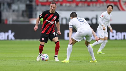 Mario Götze von Eintracht Frankfurt am Ball