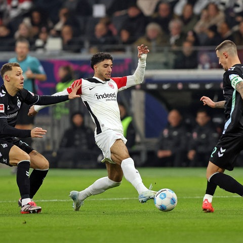 Omar Marmoush von Eintracht Frankfurt im Spiel gegen Bremen