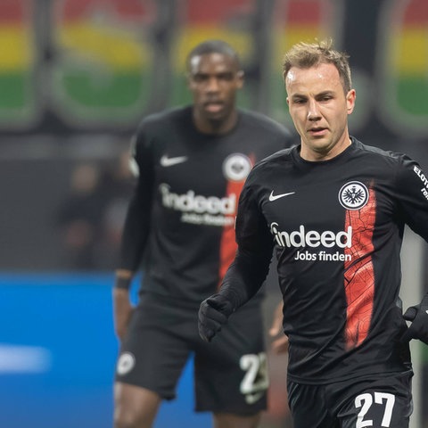 Mario Götze im schwarzen Trikot von Eintracht Frankfurt