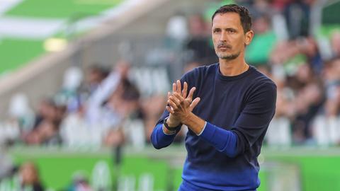 Dino Toppmöller applaudiert in Wolfsburg