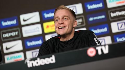 Donny van de Beek auf der Pressekonferenz