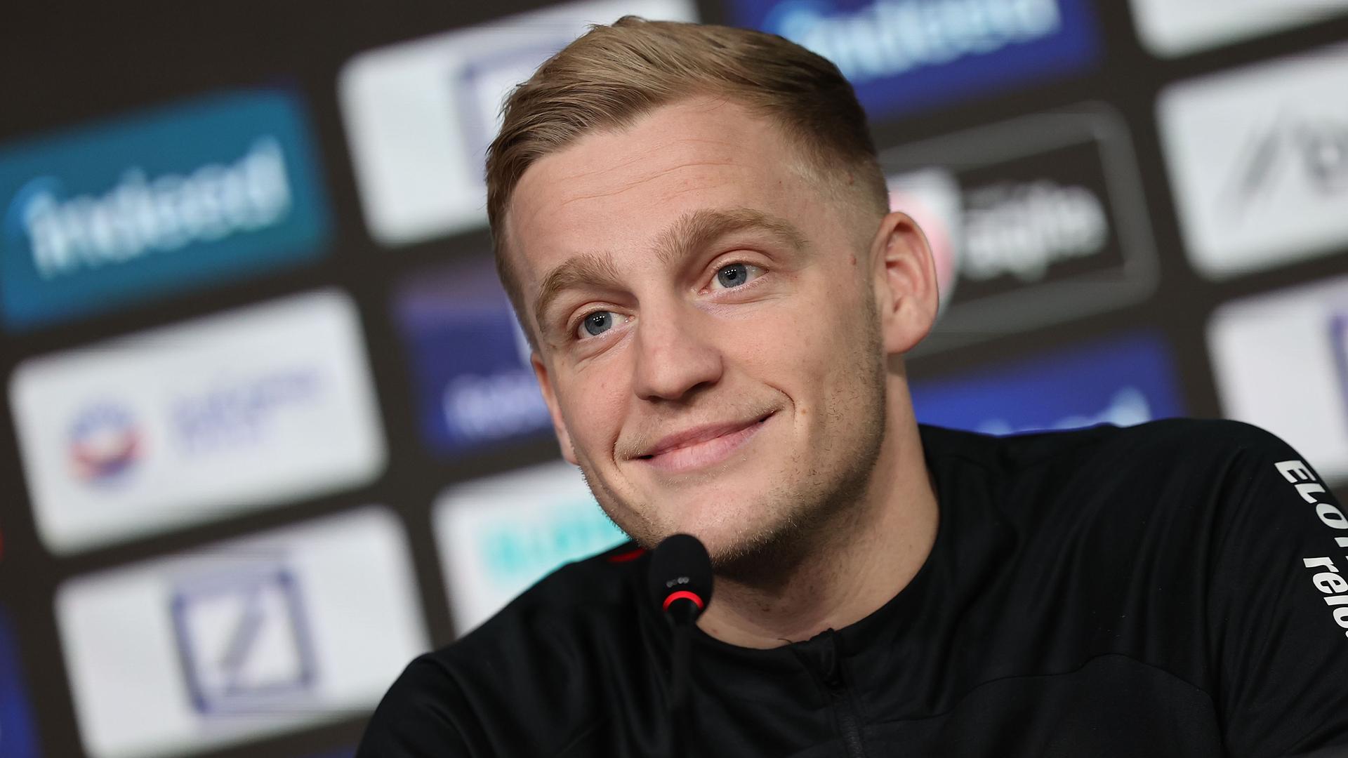 Donny Van De Beek Stellt Sich Bei Der Eintracht Vor – Die Komplette ...