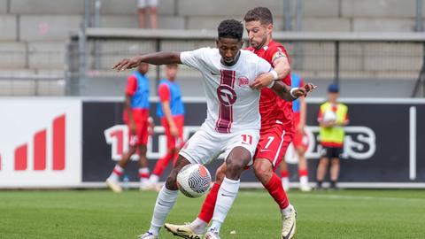 Boubacar Barry für den OFC gegen die Freiburger. 