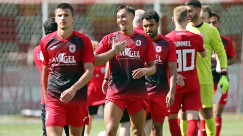 Jubel beim FC Gießen nach 2:2 gegen Stuttgarter Kickers