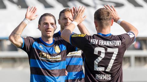 Lucas Hermes und Cas Peters vom FSV Frankfurt jubeln