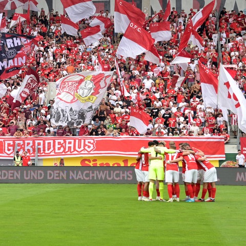 Offenbacher Zusammenhalt beim Heimspiel gegen den FSV Frankfurt.