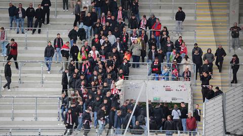 KSV Hessen Kassel - Fans verlassen das Stadion in Offenbach