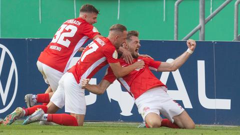 Alexander Sorge feiert sein Tor zum 1:0 gegen Magdeburg