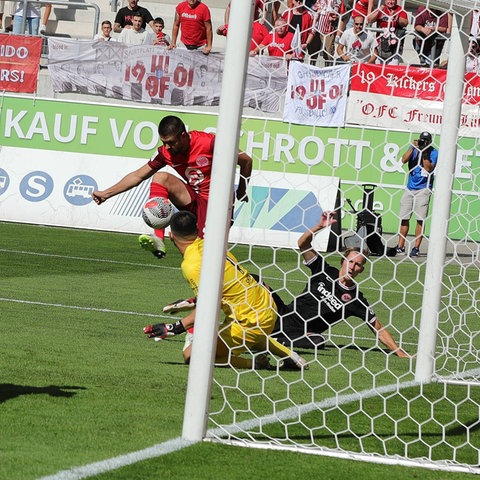 OFC-Neuzugang Dimitrij Nazarov traf früh zur 1:0-Führung gegen die Eintracht-U21. 