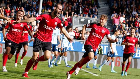 Aleksandar Vukotic jubelt gegen den HSV.