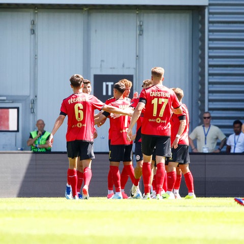 SV Wehen Wiesbaden gegen Hansa Rostock