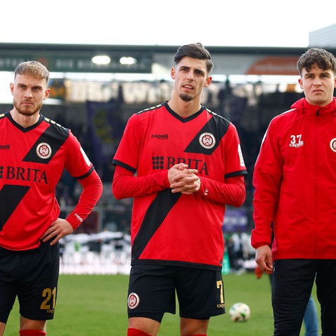 Enttäuschung bei Ole Wohlers, Ivan Franjic und Ben Nink nach der SVWW-Niederlage gegen Aue