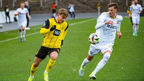 Felix Luckeneder vom SVWW (rechts) im Spiel in Dortmund