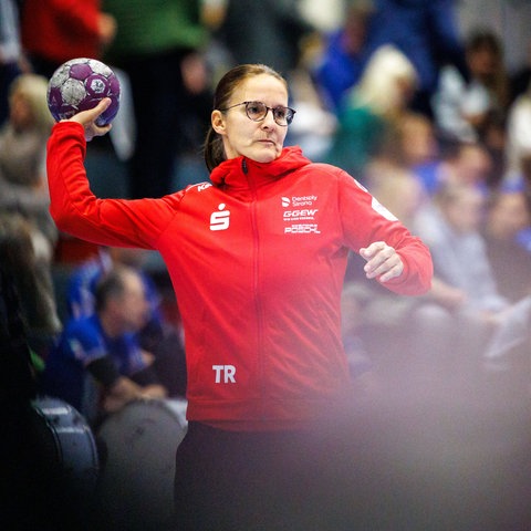 Trainerin Heike Ahlgrimm steht mit ihren Flames im Europapokal.