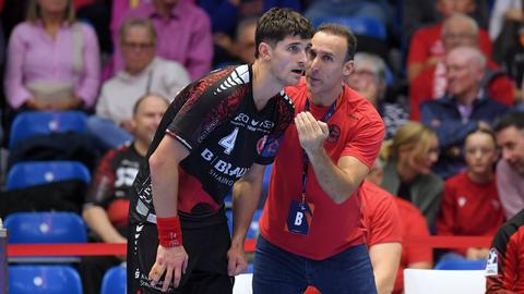 Nikolaj Enderleit mit Trainer Roberto Parrondo. 