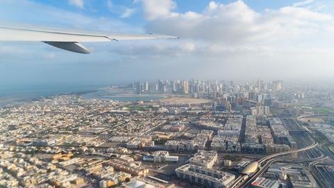 Flugzeug im Anflug auf Dubai