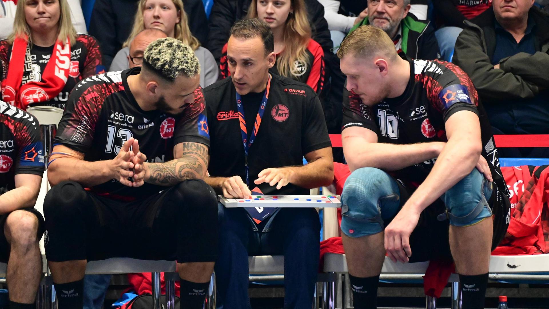 Handball-Trainer-Roberto-Garcia-Parrondo-Das-Mastermind-von-Melsungen