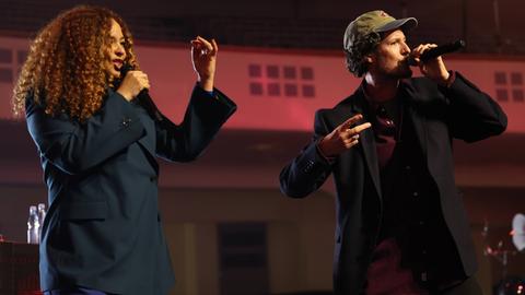 Joy Denalane und Max Herre singen gemeinsam auf der Bühne