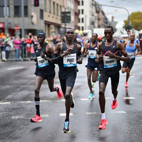 Brimin Misoi at the finish line at the Frankfurt Marathon 2023