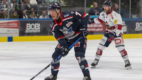 Joel Keussen von den Kassel Huskies im ersten Playoff-Spiel gegen Freiburg