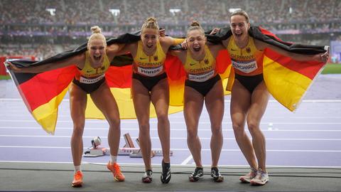 Die deutsche Frauen-Staffel holt Olympia-Bronze