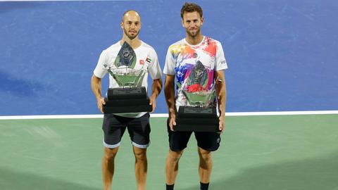 Tim Pütz und Michael Venus bei der Siegerehrung in Dubai