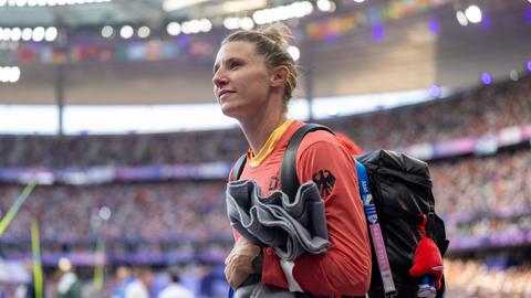 Siebenkämpferin Carolin Schäfer läuft ins Stadion